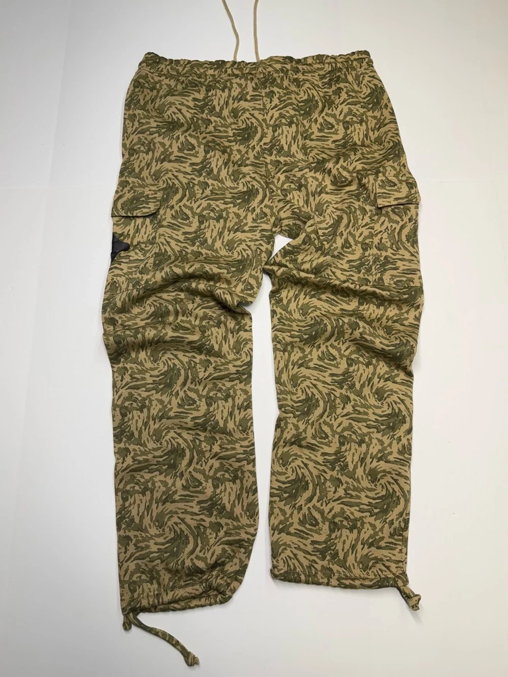 True Religion AOP Cargo Fleece Pants Men’s XXL Abstract Camo Retail $114 NWT